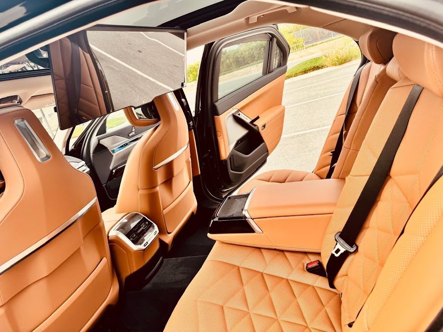 Fly on Wheels Luxury Limousine Abu Dhabi — photo 2