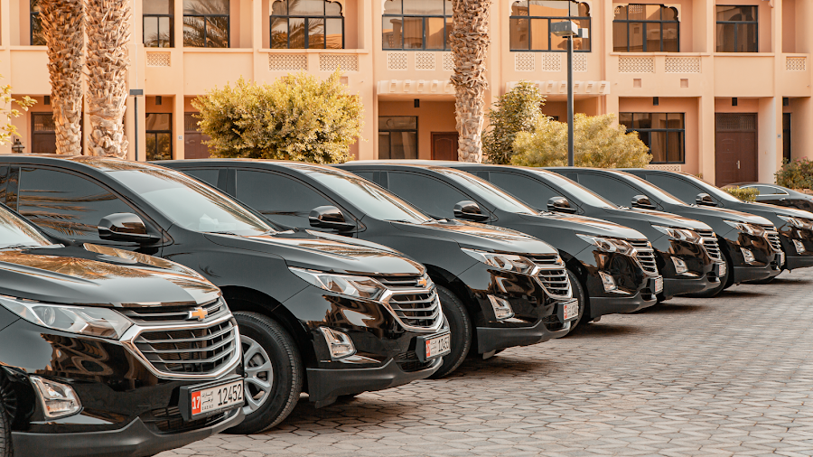 TOP CLASS LIMO TRANSPORTATION VIA LUXIRIOUS CARS — photo 5