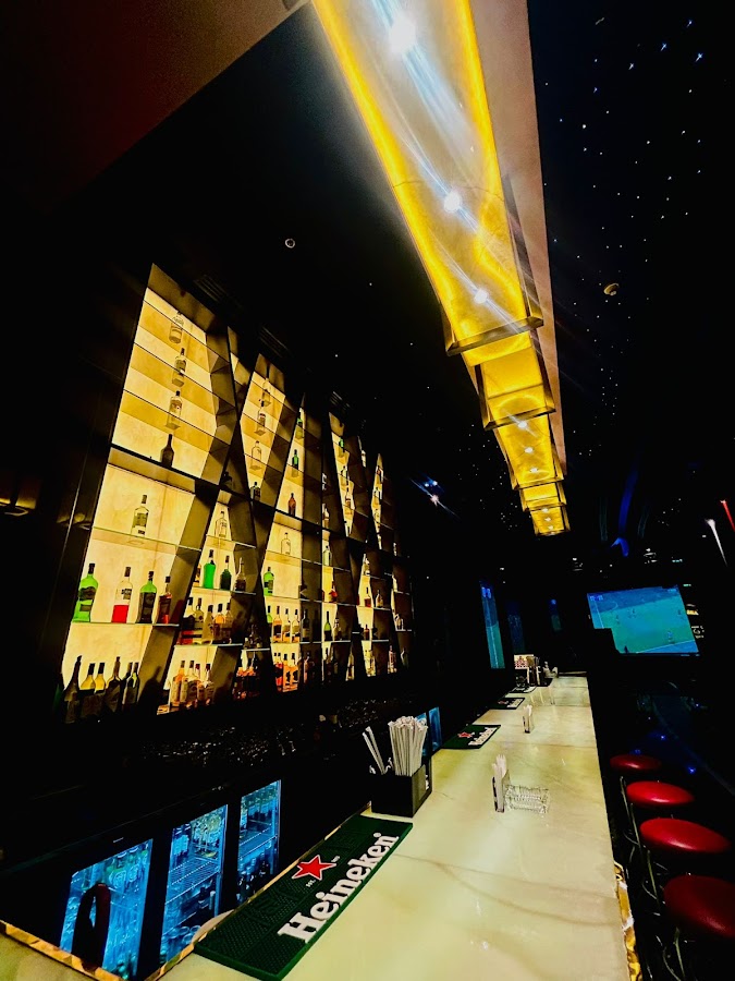 Glo Cocktail Bar — photo 2