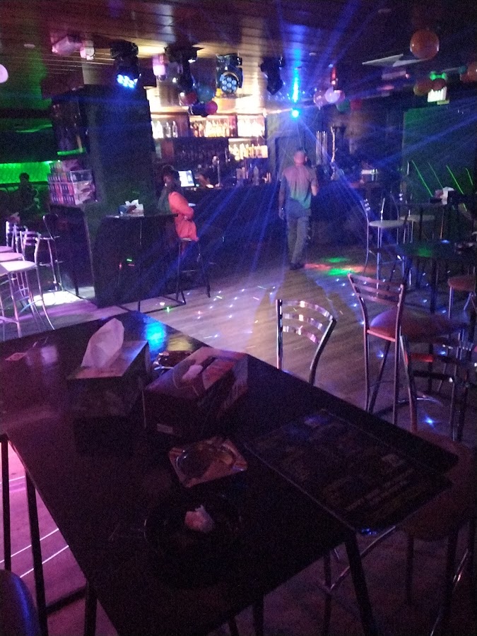 CLUB AFRO WOOD LOUNGE BAR — photo 4
