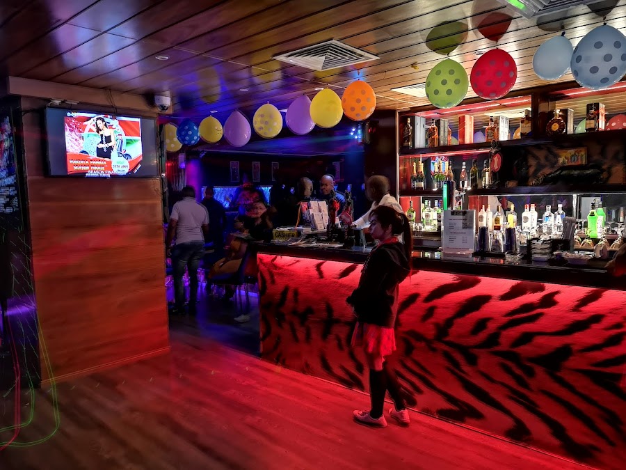 CLUB AFRO WOOD LOUNGE BAR — photo 5