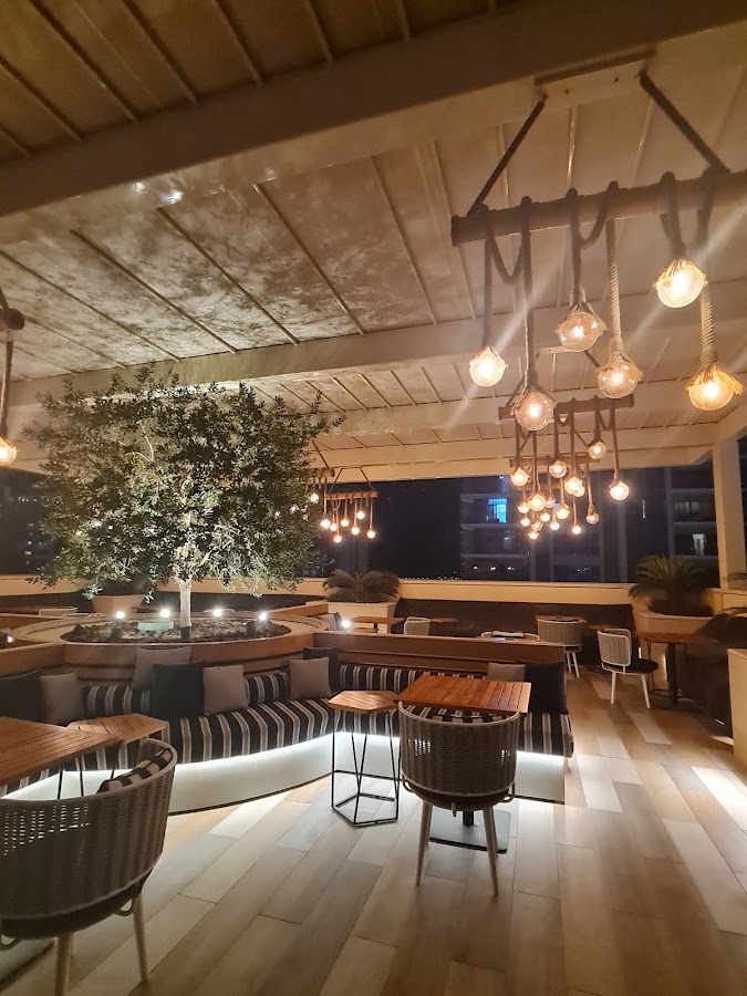 Esperia Bistro & Rooftop Lounge — photo 3