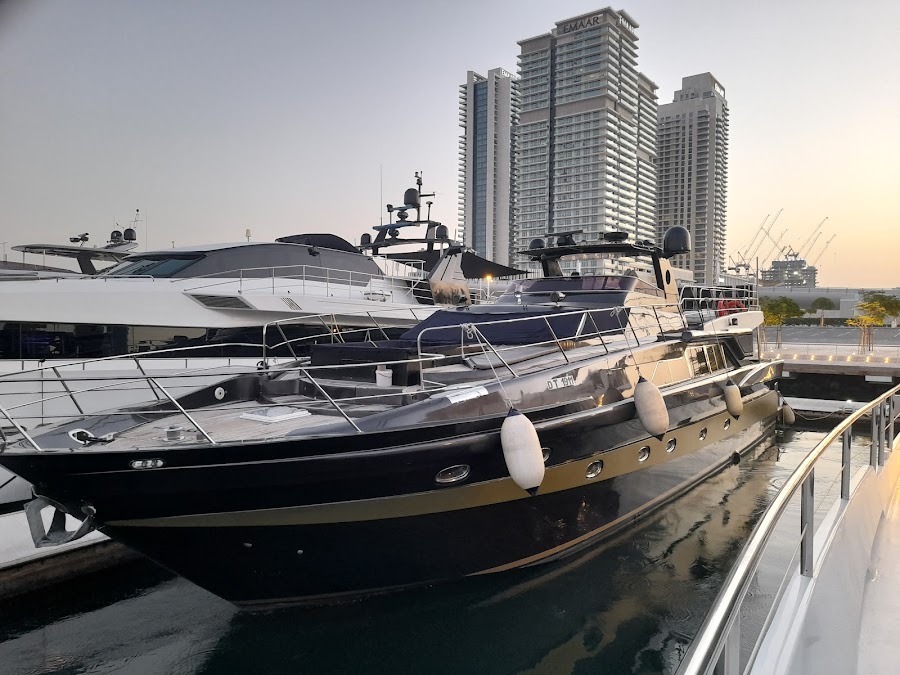 Dubai Premium Yachts - Luxury Yacht Charter in Dubai Marina — photo 2
