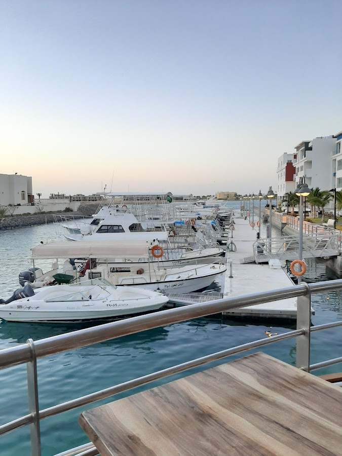 مرسى الأحلام مدينة البحيرات