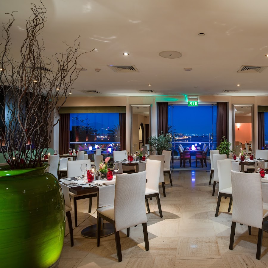 Come Prima, Crowne Plaza Muscat