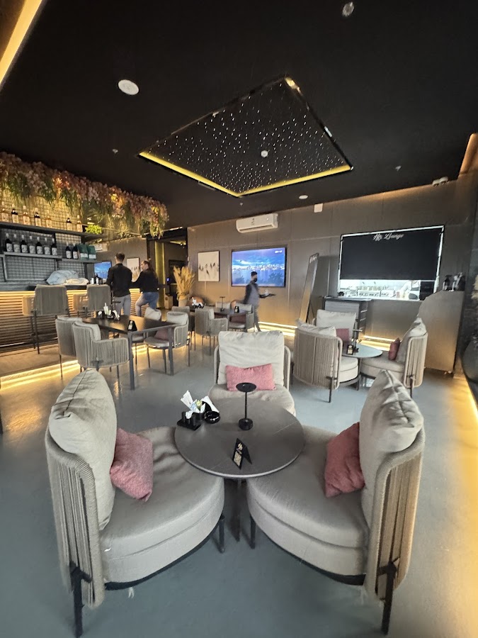 M LOUNGE — photo 5