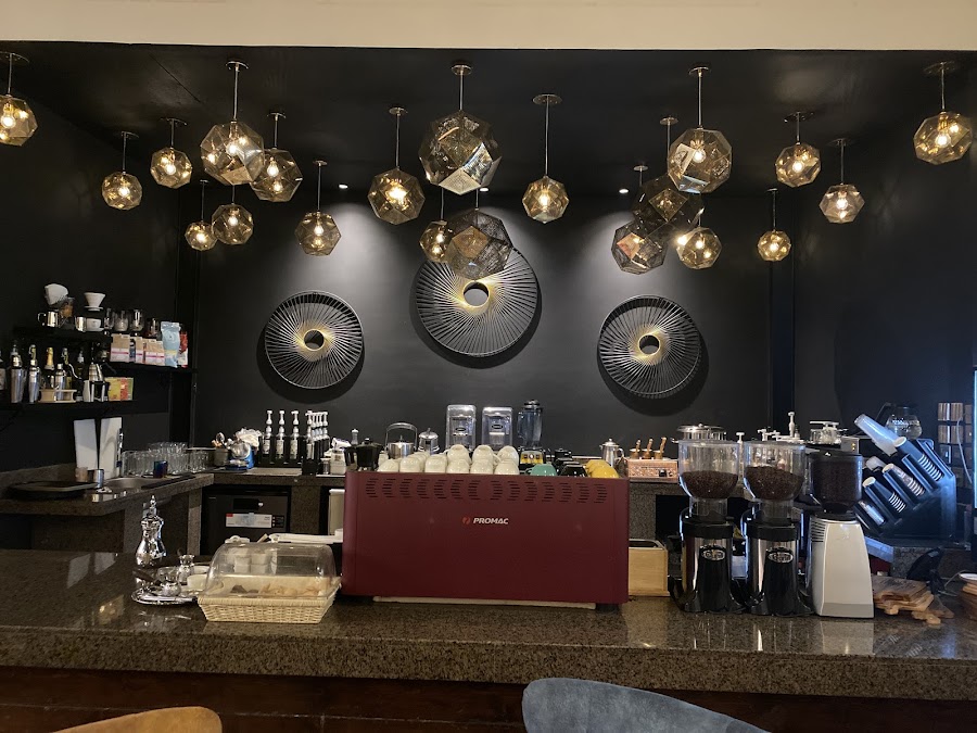 Swiss Café Restaurant & Lounge — photo 3